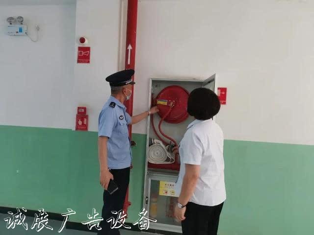 【治庸·鐵軍】“后浪路牌”返校，社區(qū)民警助學(xué)忙